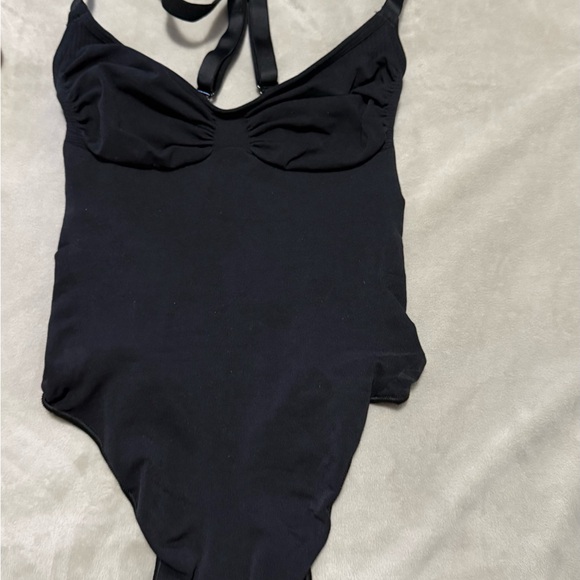 SKIMS Shapewear Set in Black and Tan - Picture 4 of 7